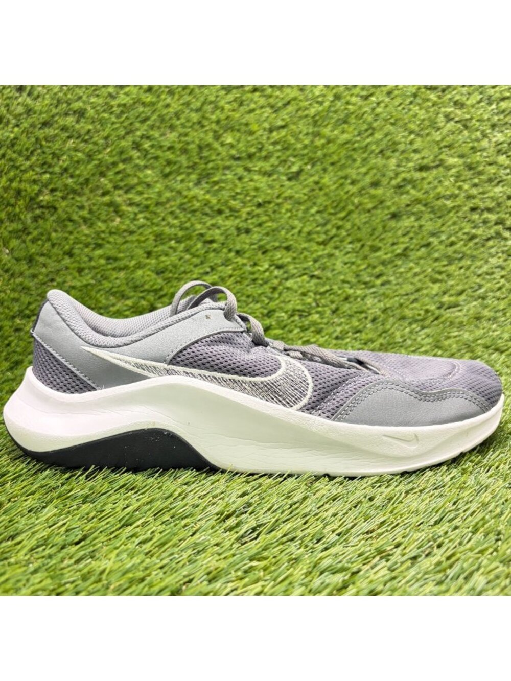 Nike Legend Essential 3 Mens Size 10 Gray White Athletic Running Shoes Sneakers